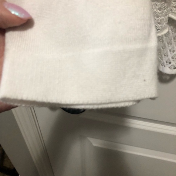 White 1X women’s  T-shirt with embroidery on the bottom surrounding - Picture 3 of 8